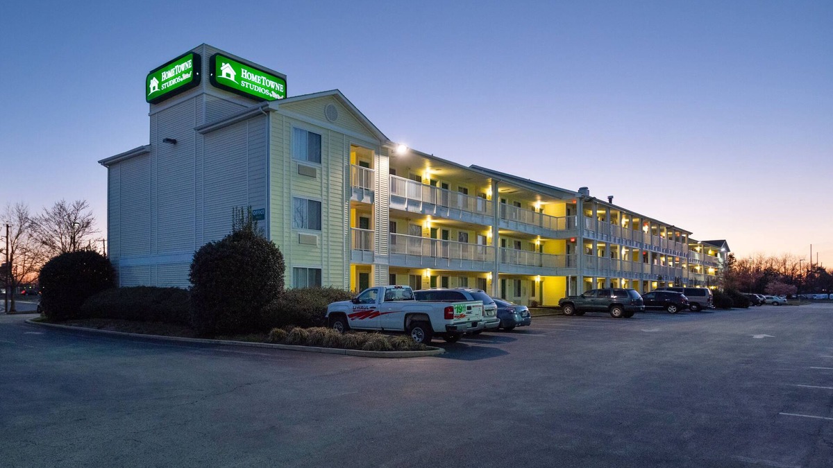 Maple Shade Hotel | HomeTowne Studios by Red Roof Philadelphia - Maple Shade, NJ