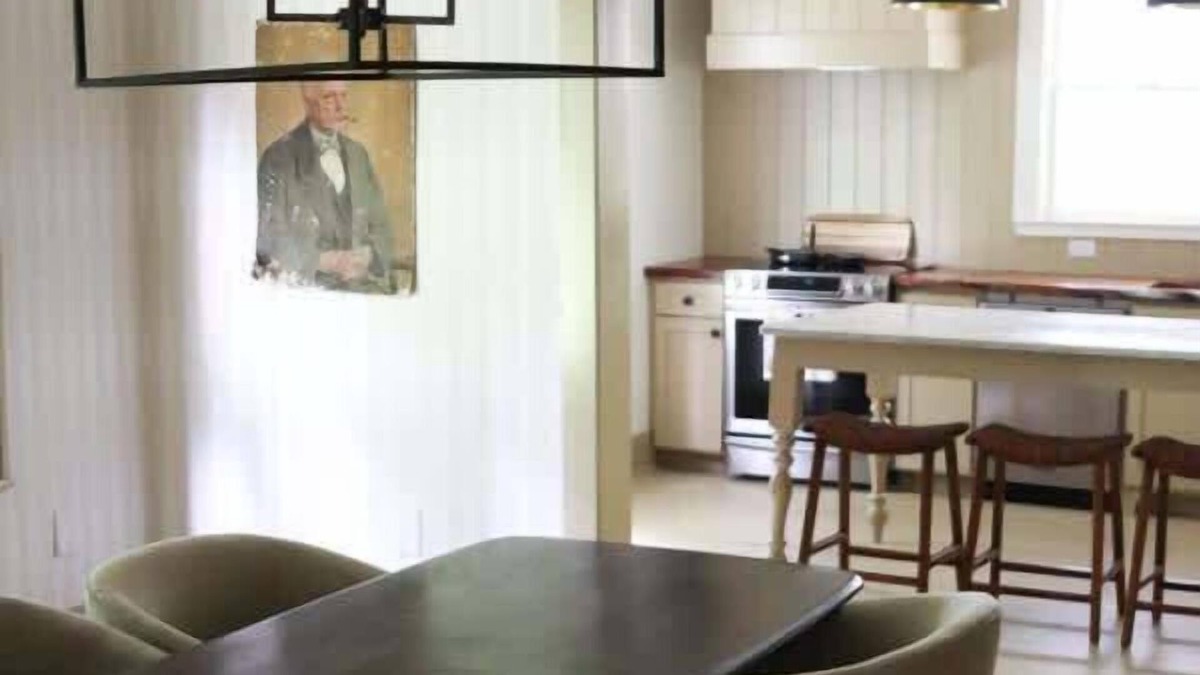 Sand Ridge House | Homewood Historic Getaway