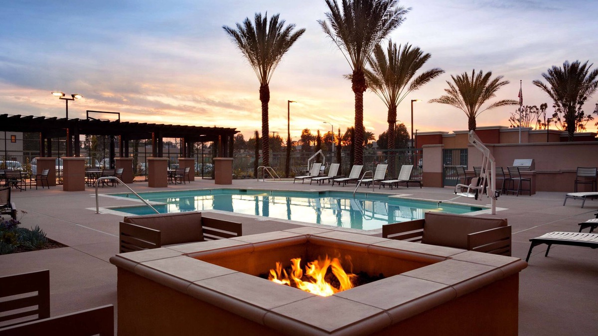 Irvine Business Complex Hotel | Homewood Suites By Hilton Irvine John Wayne Airport