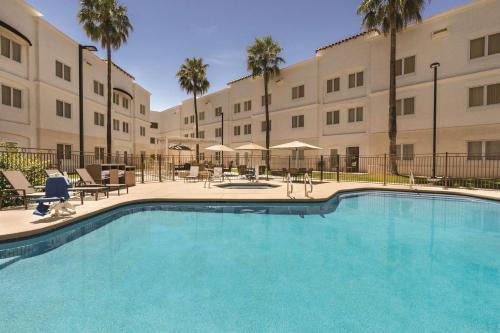 Tucson Hotel | Homewood Suites Tucson St. Philip's Plaza University