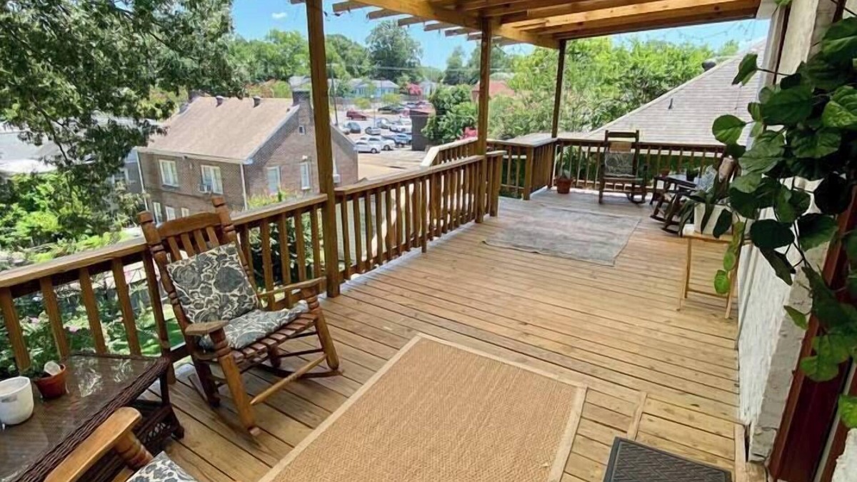 Greater Belhaven Apartment | Homey 1 BR unit across from Belhaven Town Center
