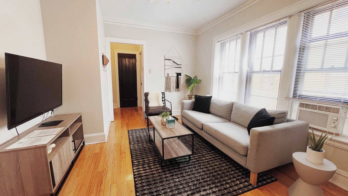 Ravenswood Apartment | Homey 1BR Space Apartment
