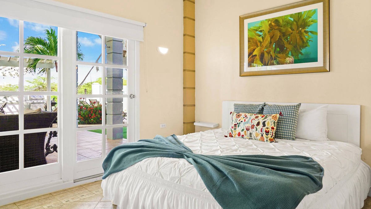 Koyari Apartment | Homey 2-bdrm Apartment with Pool and Garden, 5 min to Eagle Beach and Palm Beach