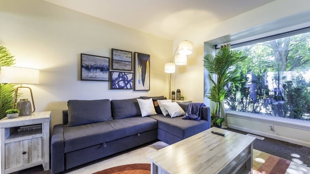 Dicken House | Homey 3BR/2.5BA Townhouse, Walk to Big House!