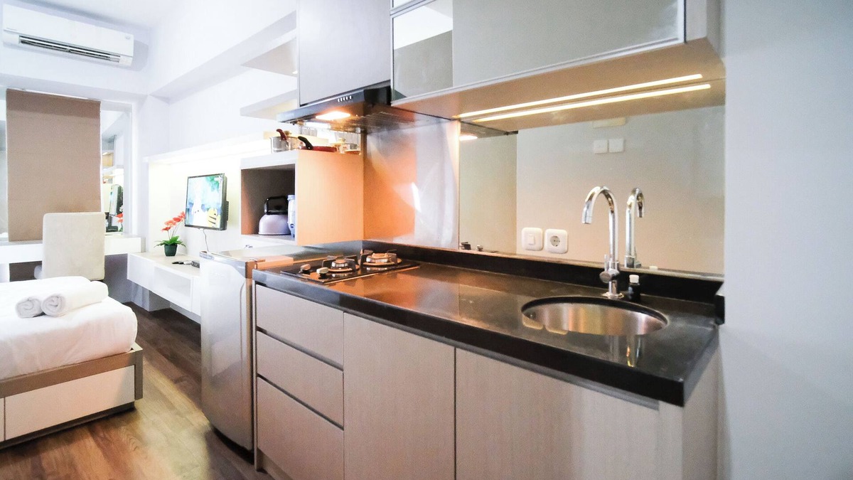 Surabaya Apartment | Homey and Simple Studio at Tanglin Supermall Mansion Apartment