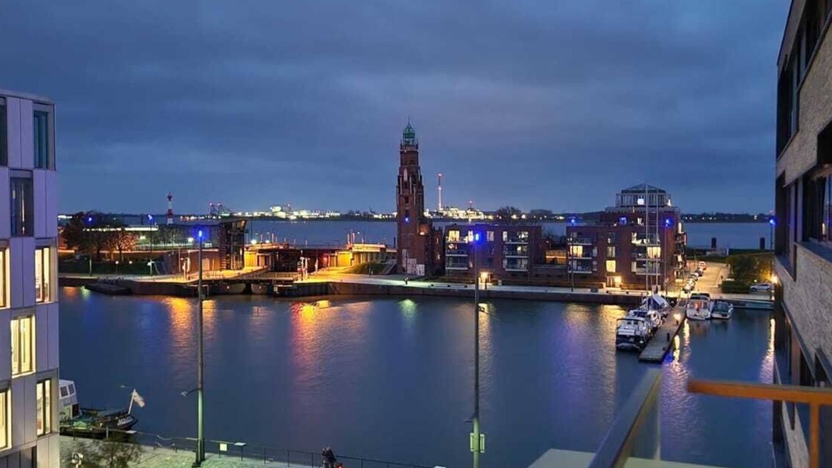 Nord-Mitte Apartment | Homey Apartments Harbour Suite - Parking, 2 Bathrooms, Elevator, City
