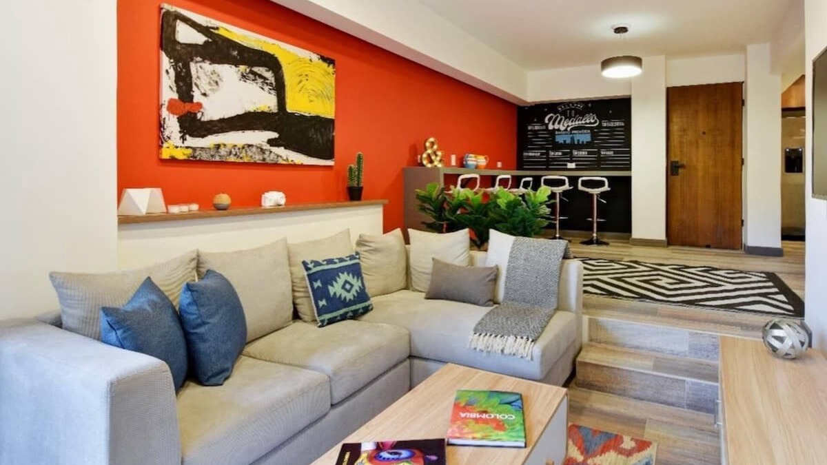 La Florida Apartment | Homey Atmosphere 3BR Flat steps from Provenza with A/C