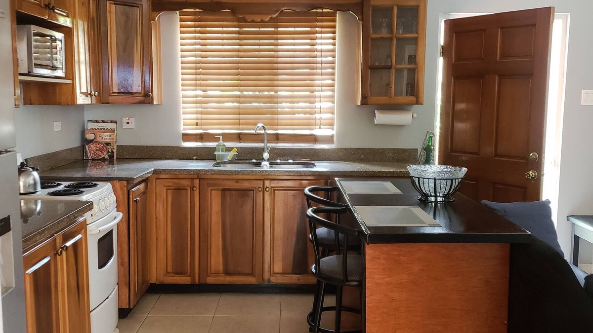 Constant Spring Apartment | Homey Bjorn Chateau, Super Quiet, Relaxing & Clean, Great for Family or Friends.