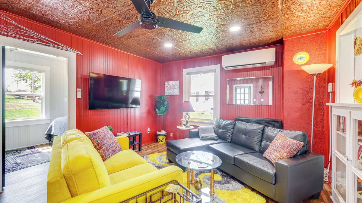 Highland Cottage | Homey Cottage with Sunroom & Smart TV!