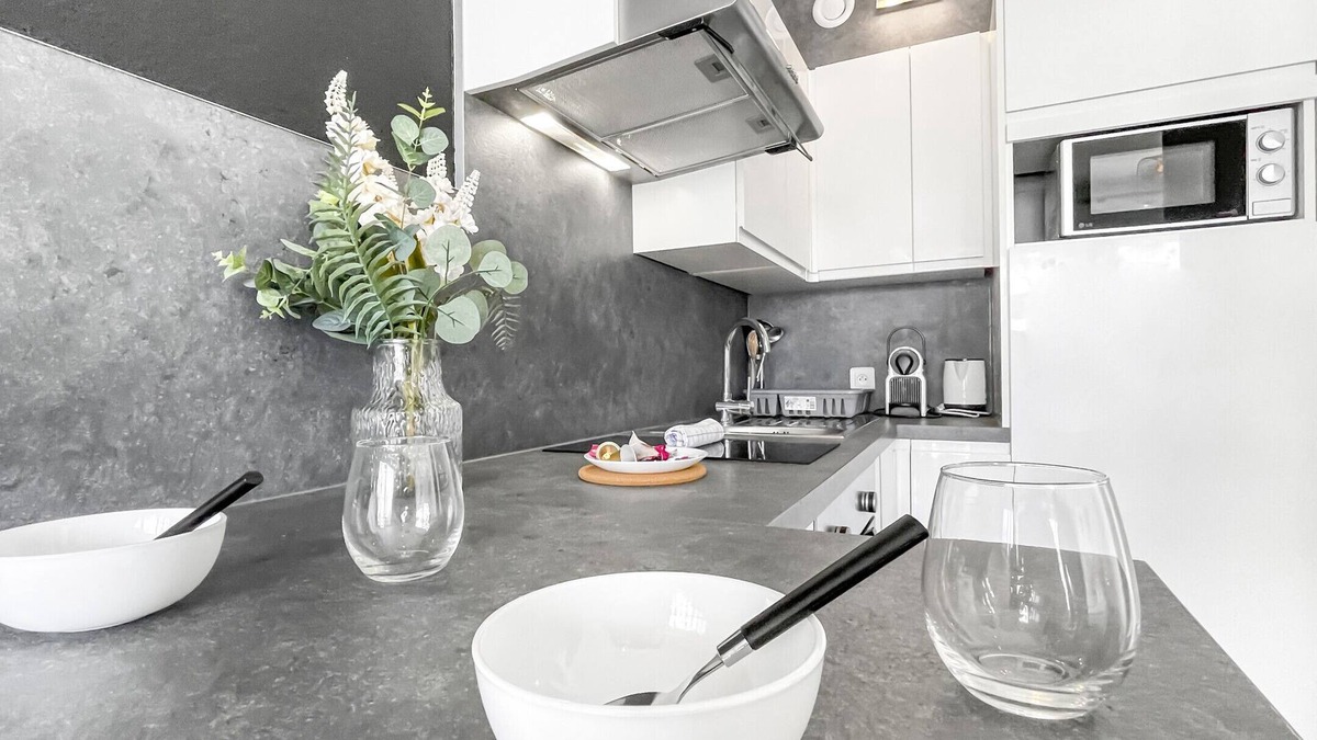 Ambilly Apartment | Homey Garden - Free parking/Near Tram/Netflix/Wifi