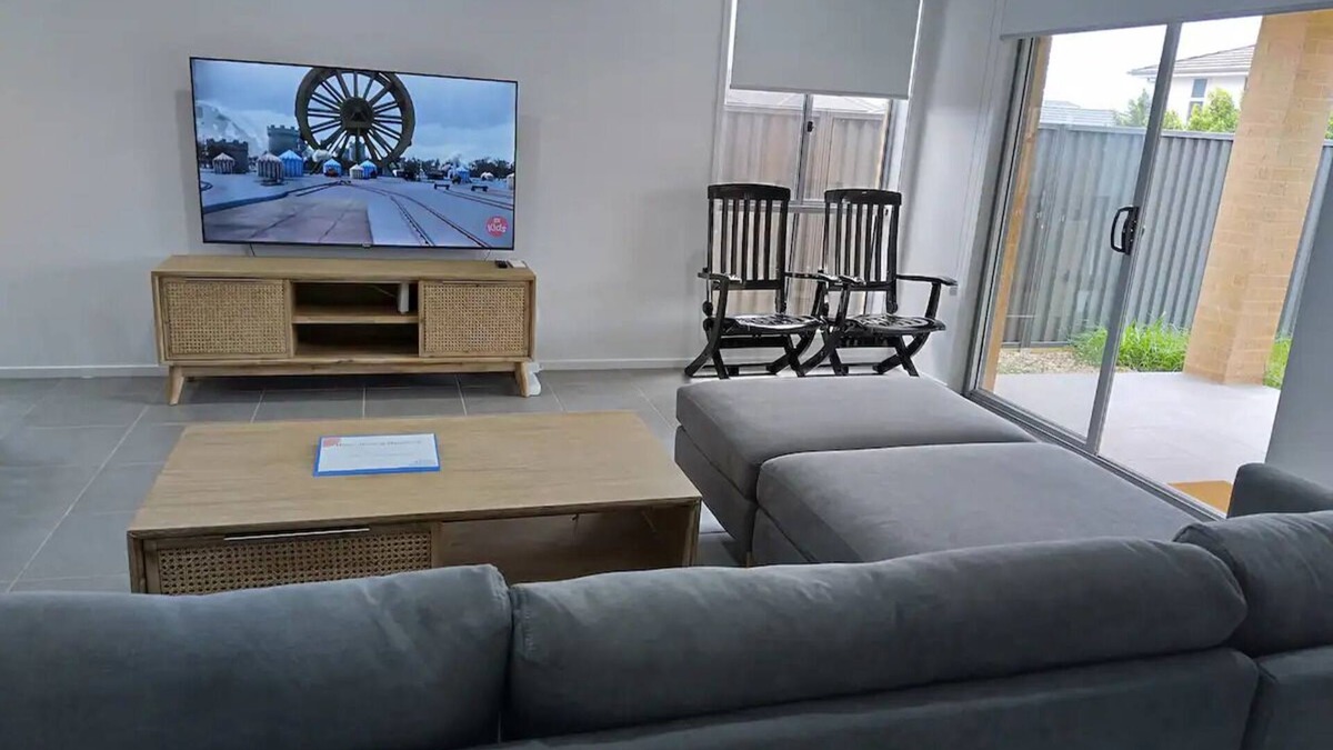 Currans Hill House | Homey Holiday House