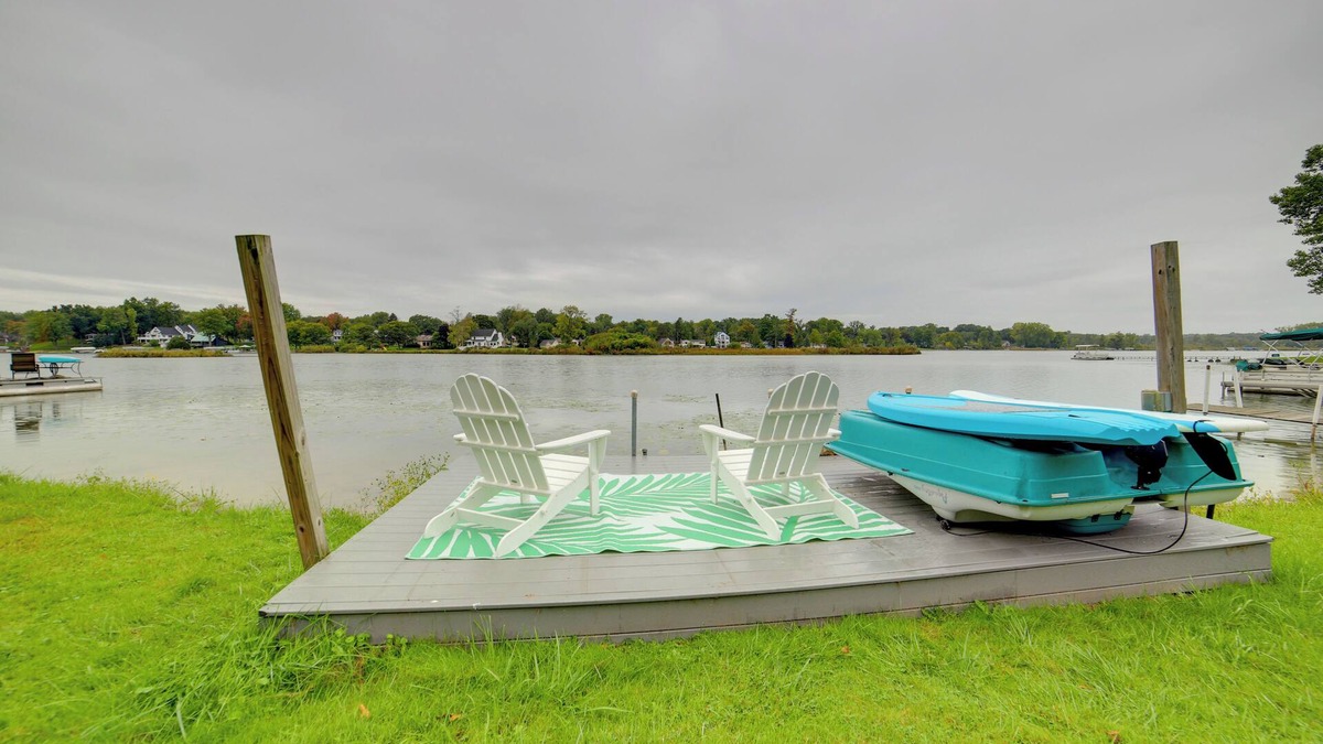 Alto Cottage | Homey Lakefront Escape w/Boat Dock, Fire Pit