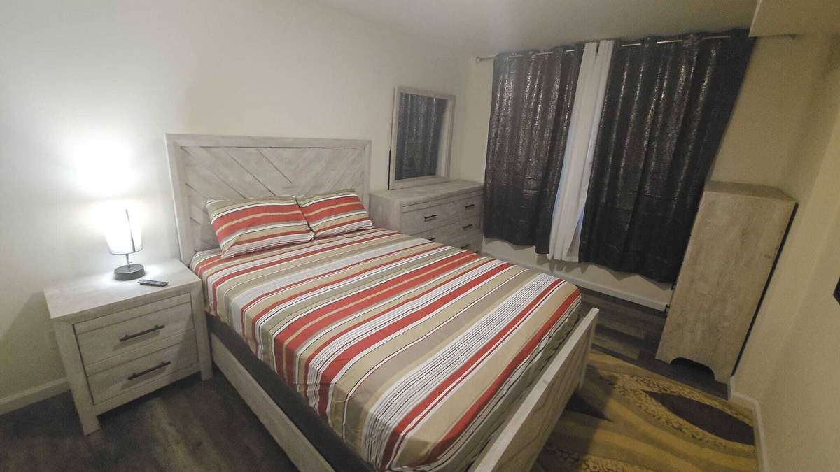 Newark Apartment | Homey one bedroom apartment with a large living room.