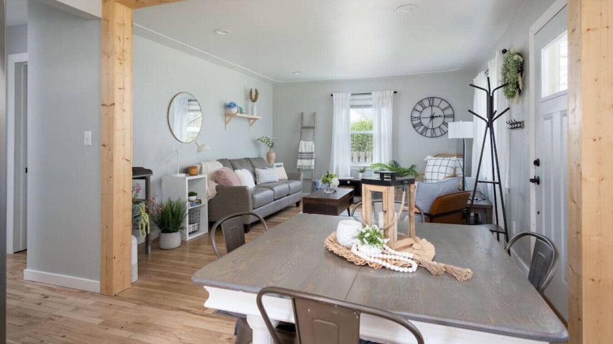 Grand Rapids House | Homey Remodeled Mid-Century Getaway Near City
