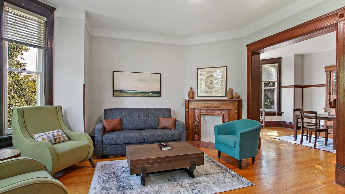 Uptown Apartment | Homey|Vintage|2BR Uptown