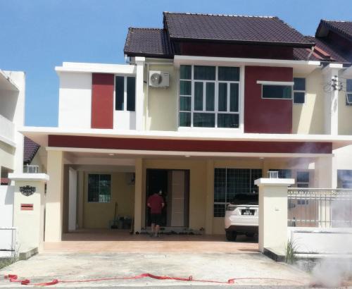 Miri House | HomezStay Airport Miri