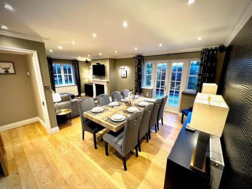 Cambridge House | Honey Hill Cottage - 4 Bedroom Detached House