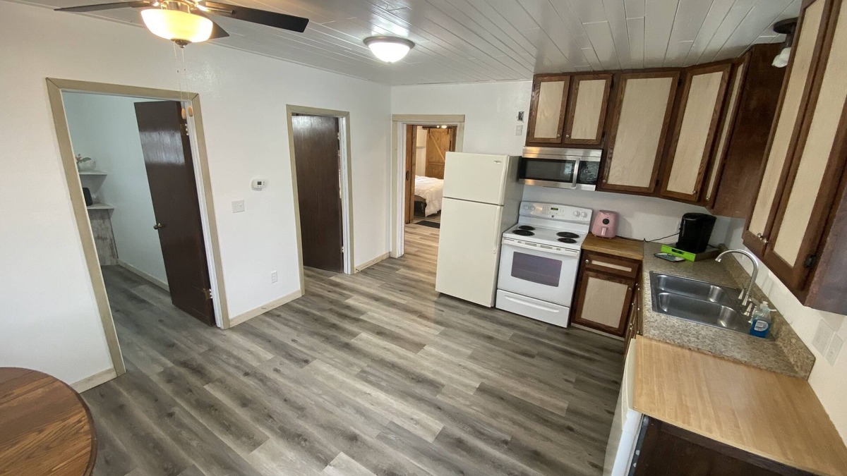 Pierpont House | Honey Hole Hideaway