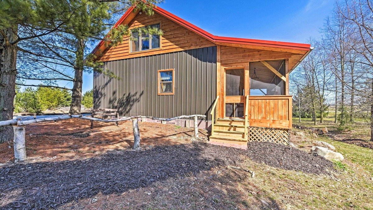 Nappanee Cabin | 'Honey House Cabin' - A Quiet Countryside Retreat!