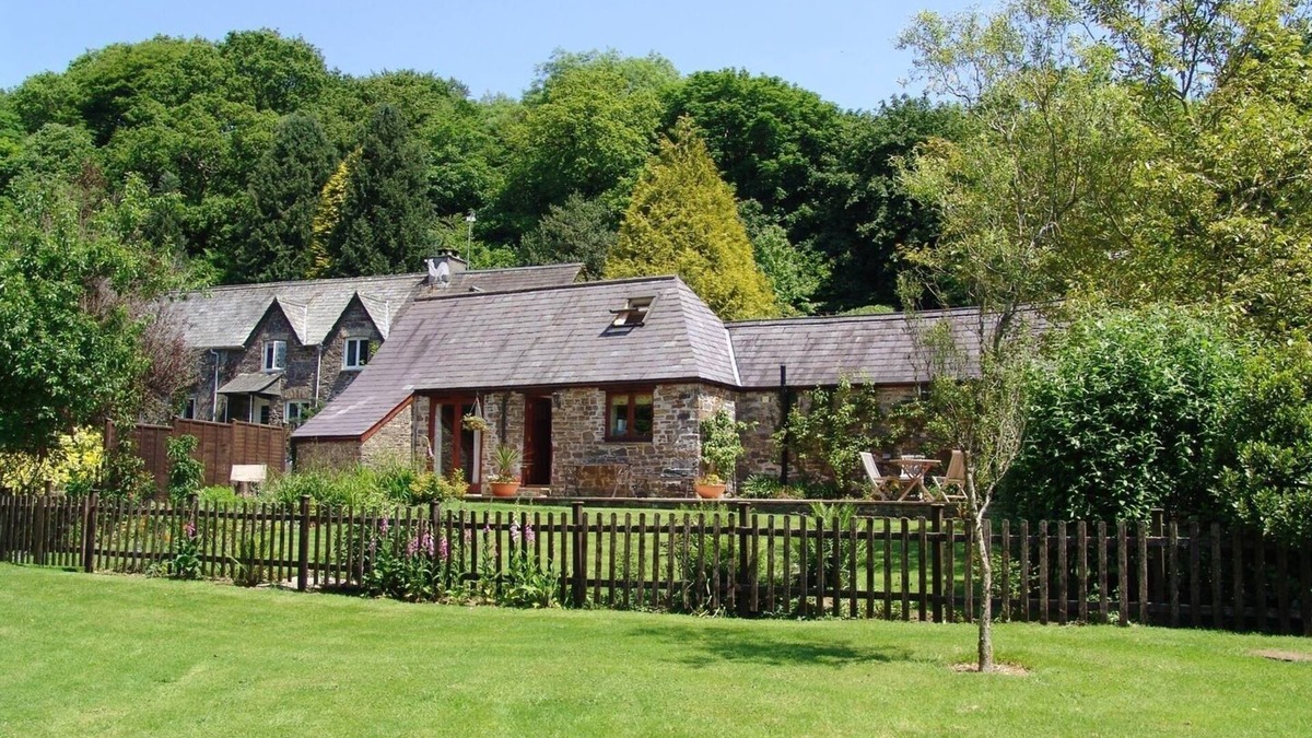 Bridestowe Cottage | HONEY HOUSE, family friendly, with a garden in Bridestowe