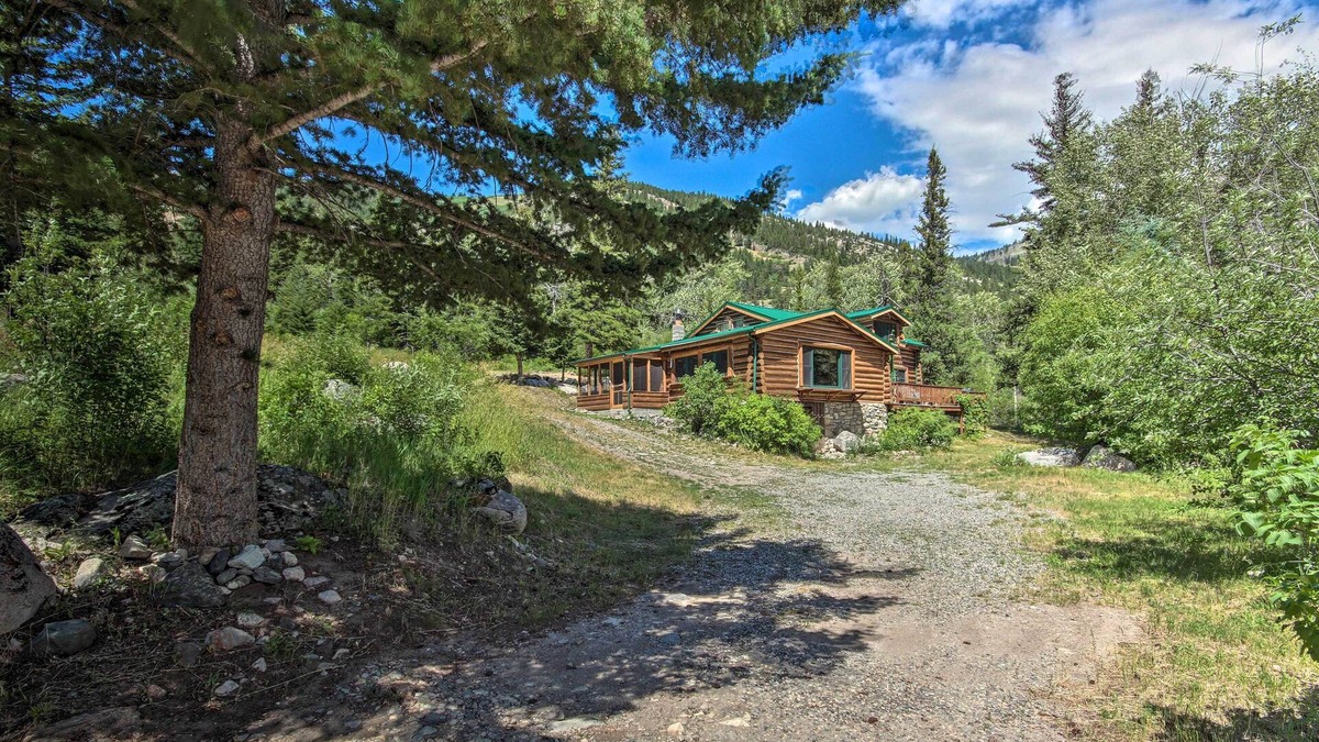 McLeod Cabin | 'Honey's Cabin' in McLeod: Fish, Hike & Views!