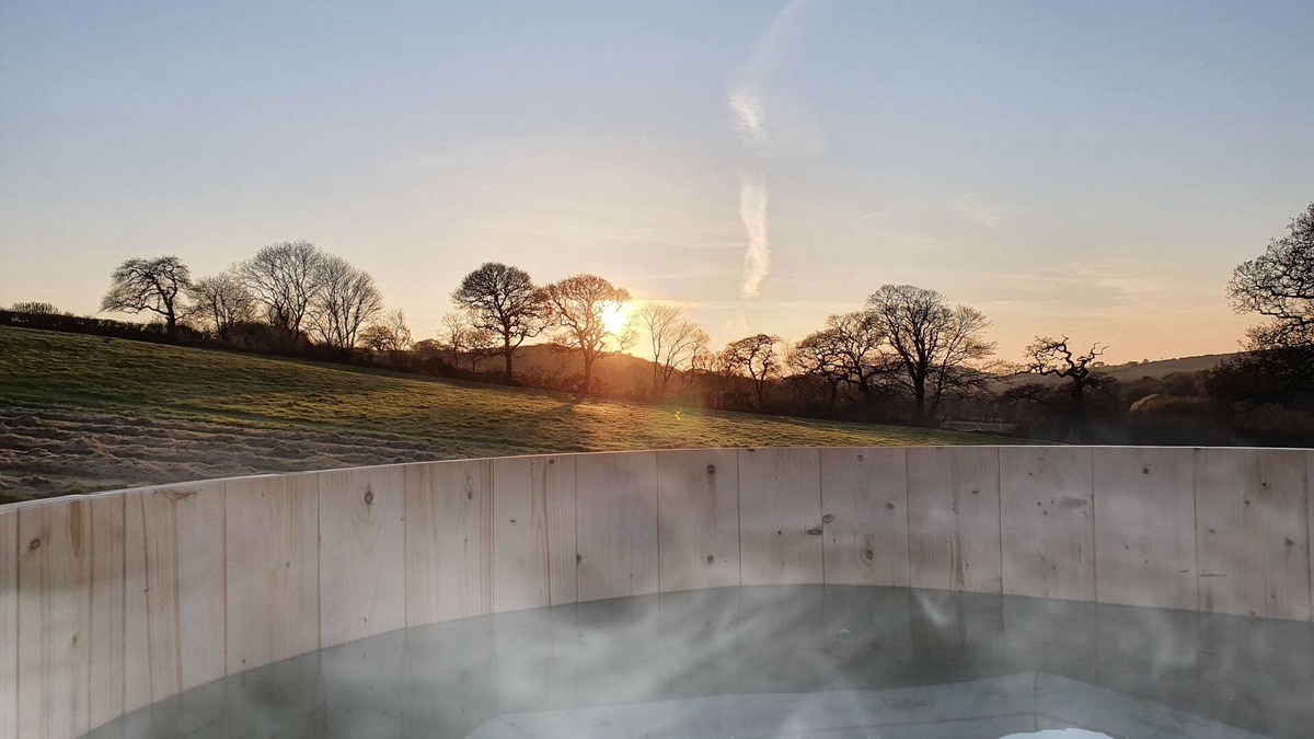 Grampound Cottage | HONEY @ STARS & EMBERS GLAMPING, pet friendly in Grampound