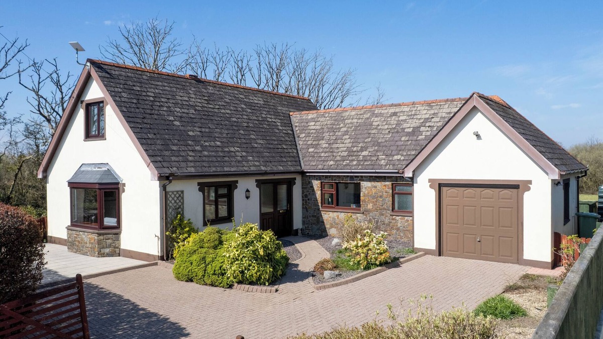 Kilgetty Cottage | Honeyfield Lodge - Spacious Cottage, Rural Views