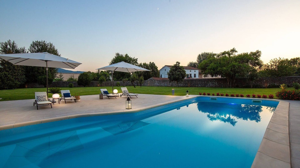 Lucca Villa | HONEYMOON LEONOR VILLA in bike distance from Lucca