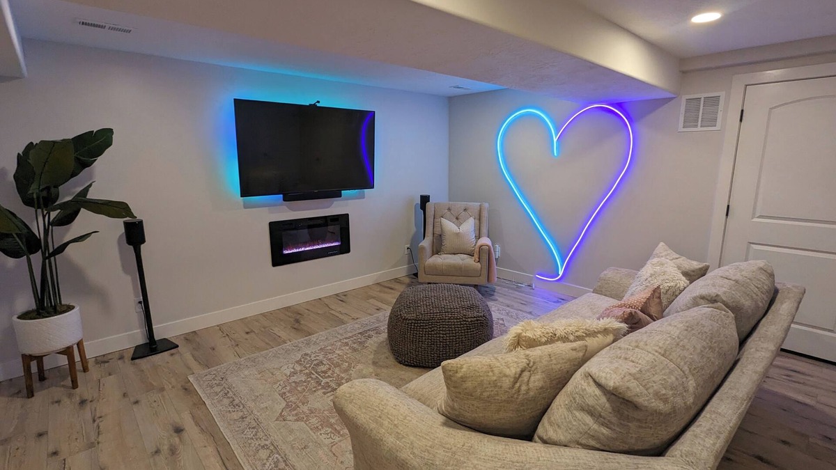 Cedar Hills Condo | Honeymoon Mountain Dream Retreat with Valley Views, Mountain Trails & Sauna