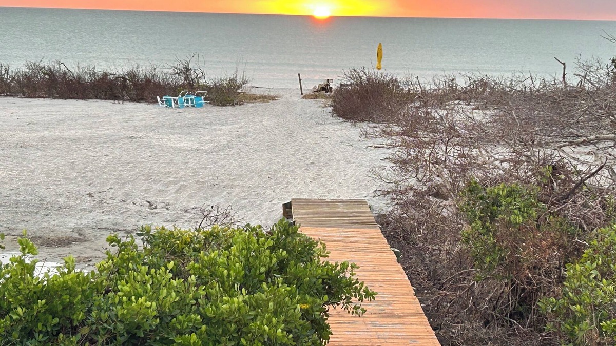 Placida Cottage | Honeymoon or Anniversary getaway beachfront with bay dock!