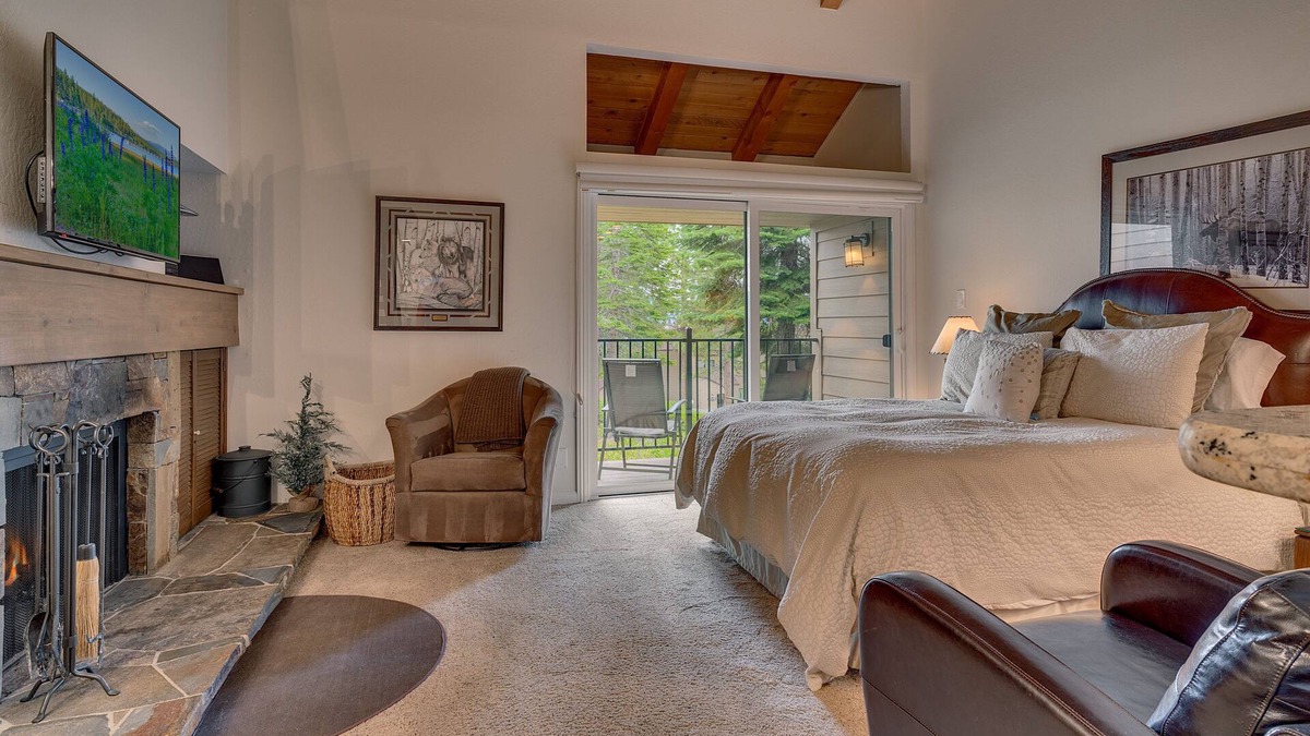 Carnelian Woods House | Honeymooner: Studio, 1.5 BA Townhouse in Carnelian Bay, Sleeps 4