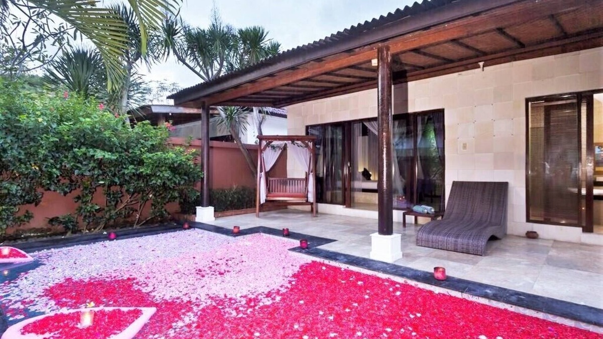 By Pass Ngurah Rai Kuta Villa | Honeymooner Villa in Kuta Near Airport