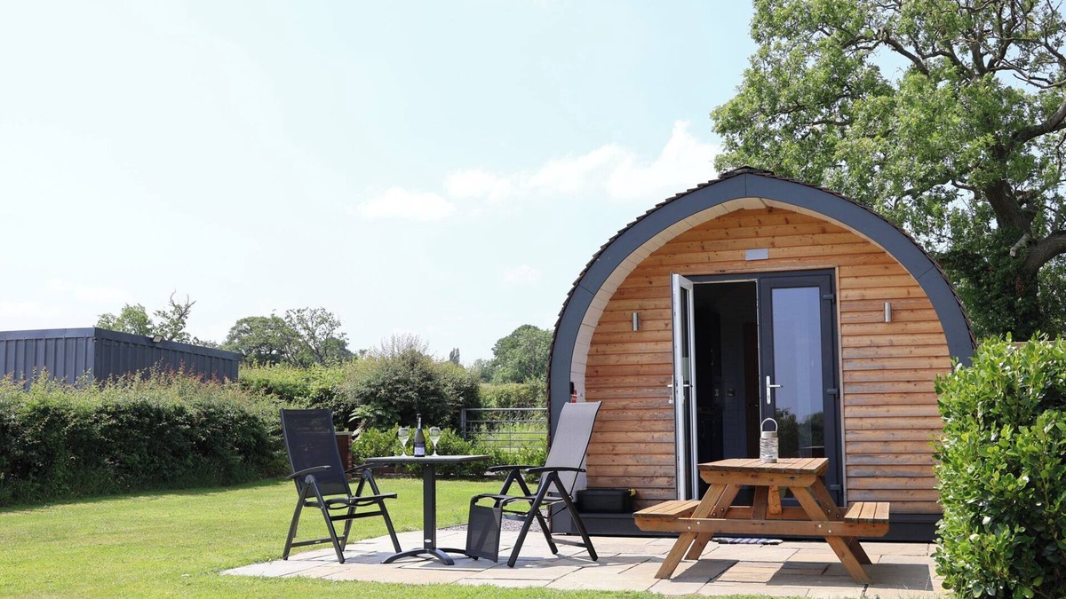 Hope Cottage | HONEYPOT HIDEAWAYS - ACACIA, romantic in Higher Kinnerton, Chester