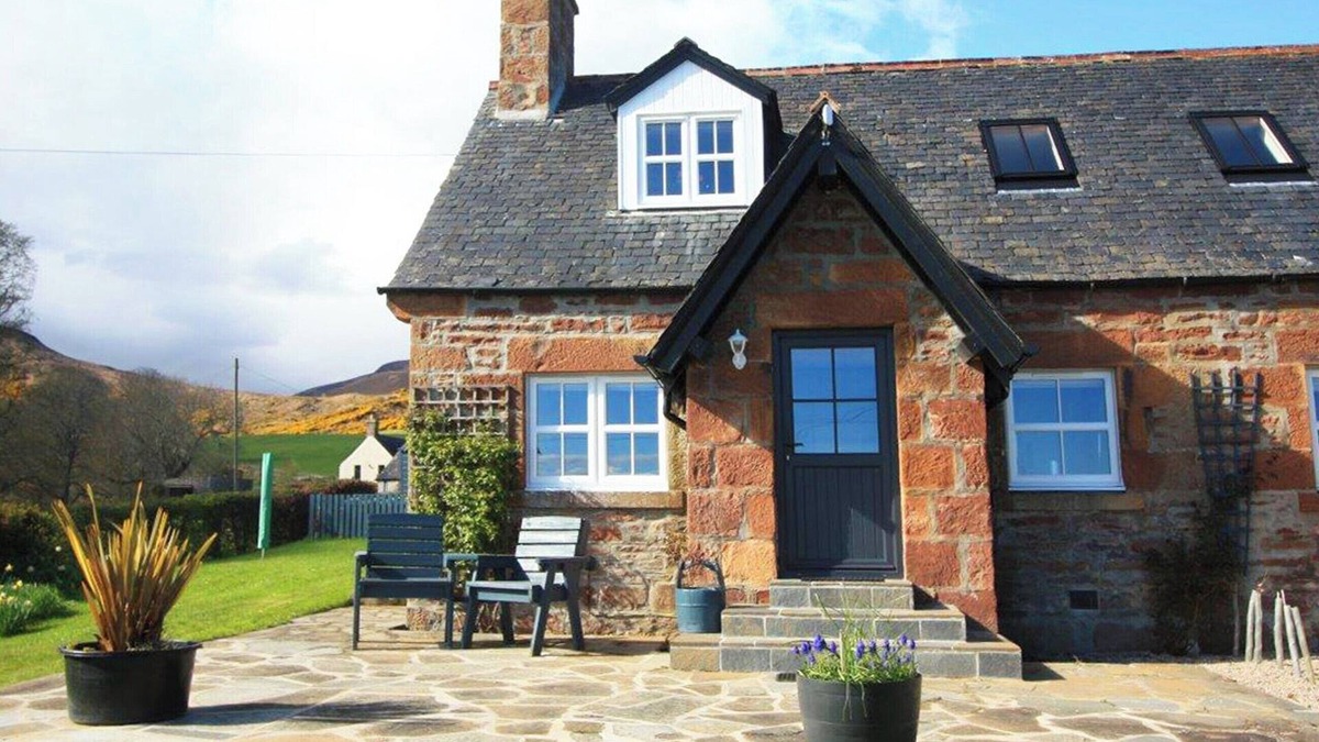 Golspie Cottage | Honeysuckle Cottage - UK7678