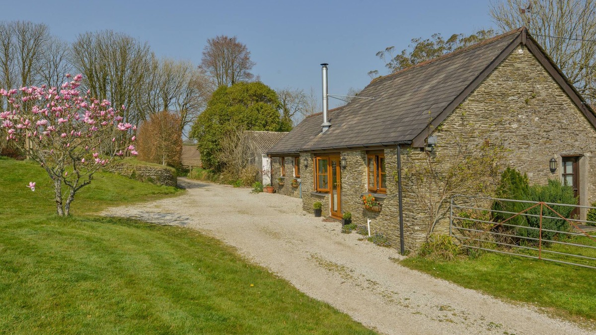Pelynt Cottage | HOOK COTTAGE, pet friendly, with open fire in Looe