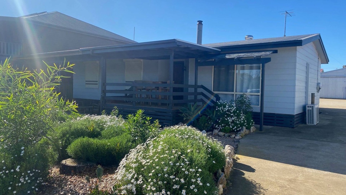 Minlacowie House | Hooked on Hardwicke - Short walk to the beach! Off Peak special!