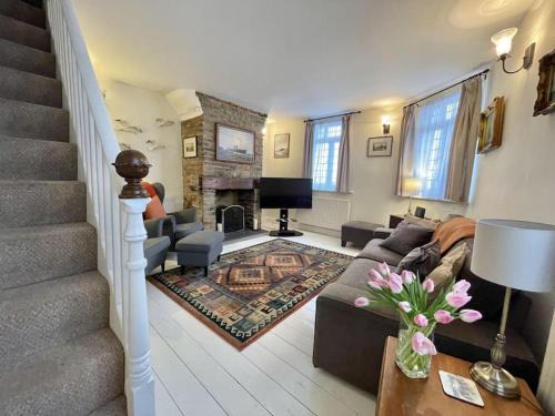 Deal House | Hoop & Griffin