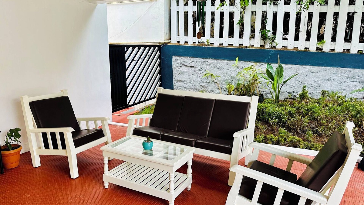 Thalayathimund Bed & Breakfast | Hoopoe House