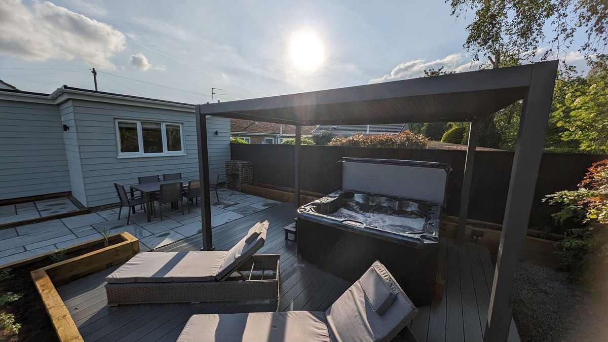 Heacham House | Hoot Hollow - Hot Tub Hideaway - By KIO Stays