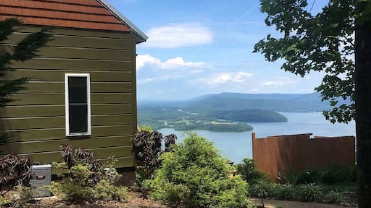 Bryant Cabin | hoot owl · NO SUNDAY CHECK IN , GREAT VIEW-hot tub HOOT OWL