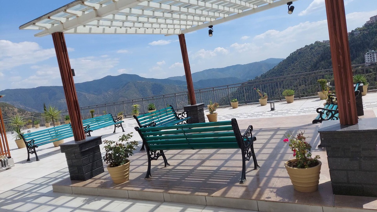Shimla Apartment | HOP stays Shimla - Luxury 2BHK {Free Parking + Lift + Caretaker + Terrace + Pet}