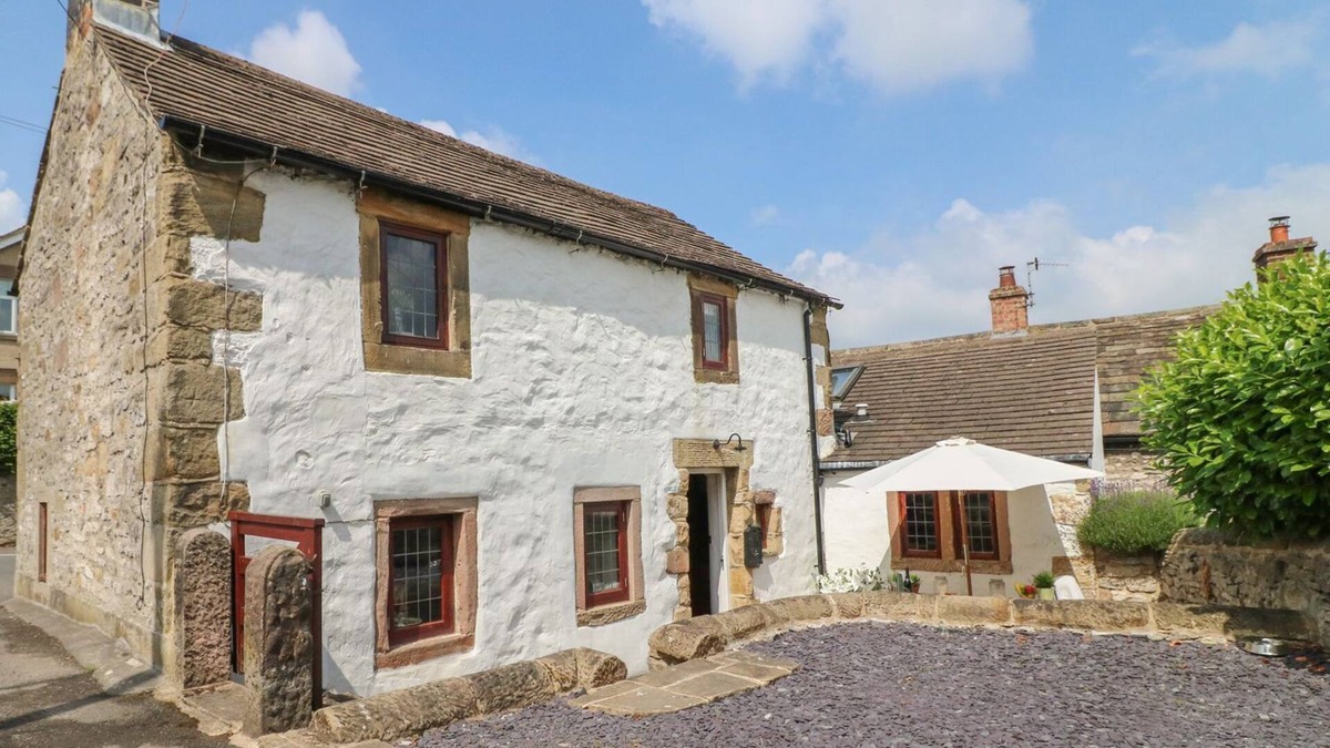 Youlgreave Cottage | HOPE COTTAGE, pet friendly, with open fire in Youlgreave