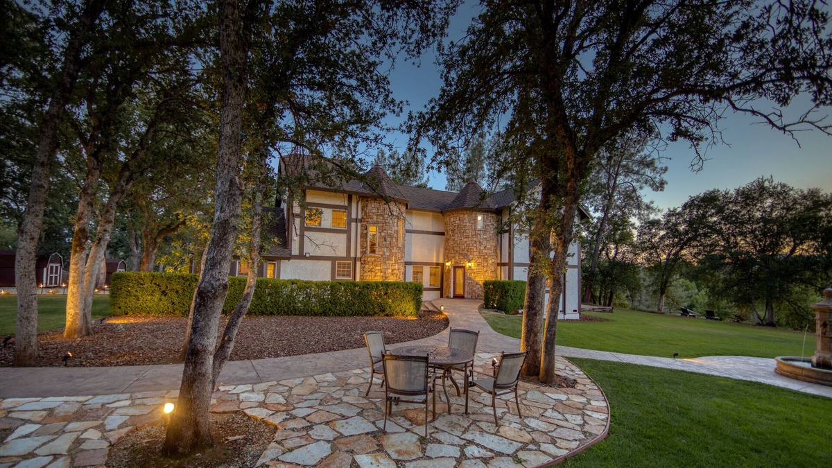 Columbia House | Hope Inn Redding
