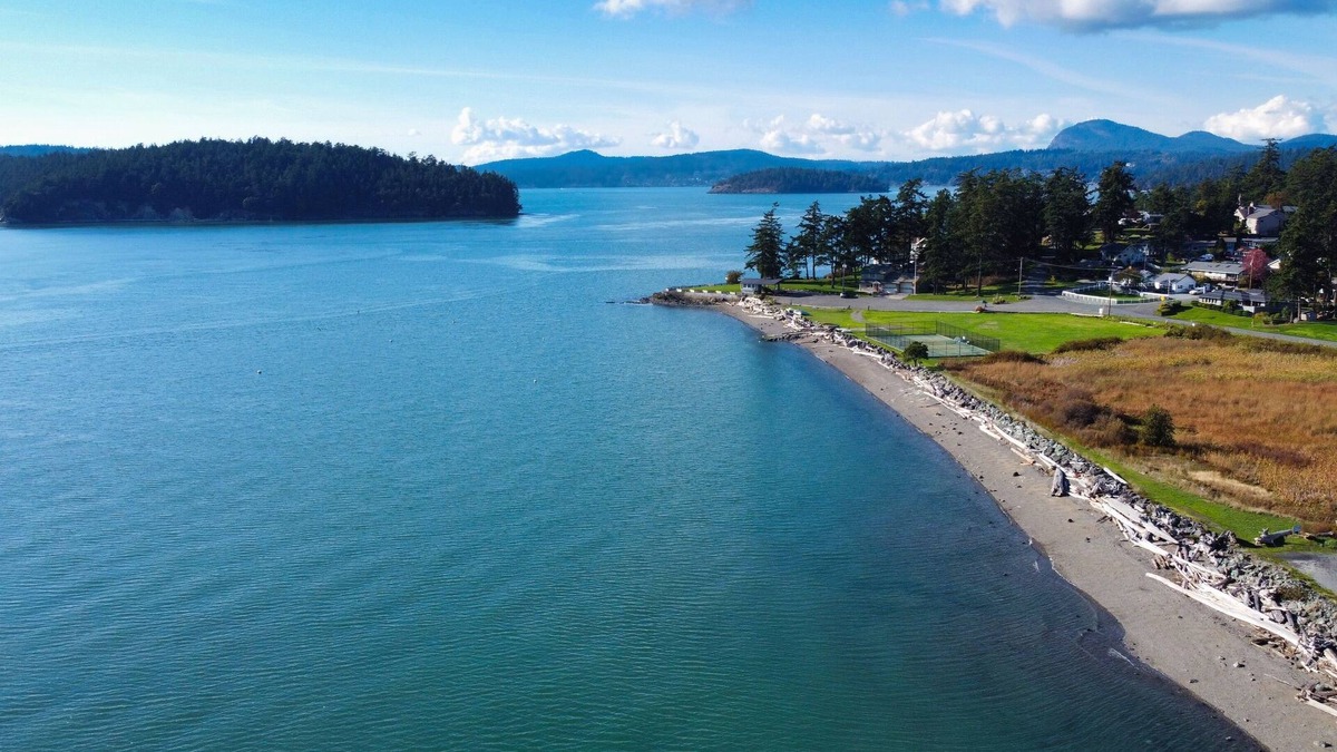 La Conner House | Hope Island Suite: Water-Mountain-Island view. Couples, Girls Getaway!