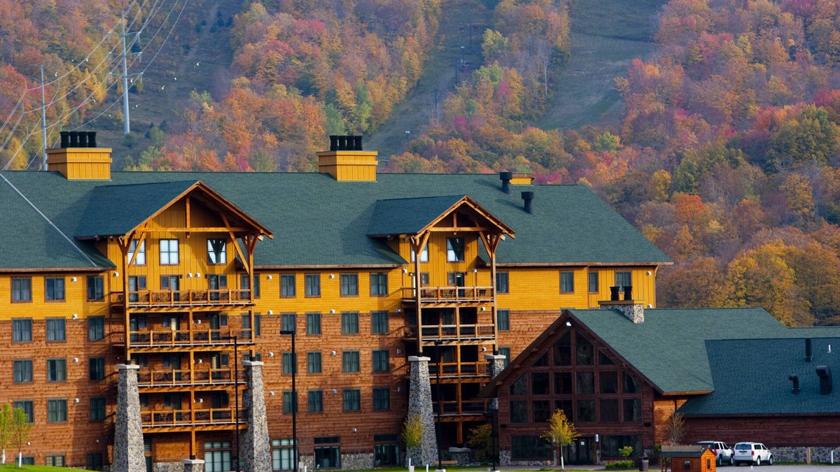 Blodgett Mills Hotel | Hope Lake Lodge & Indoor Waterpark