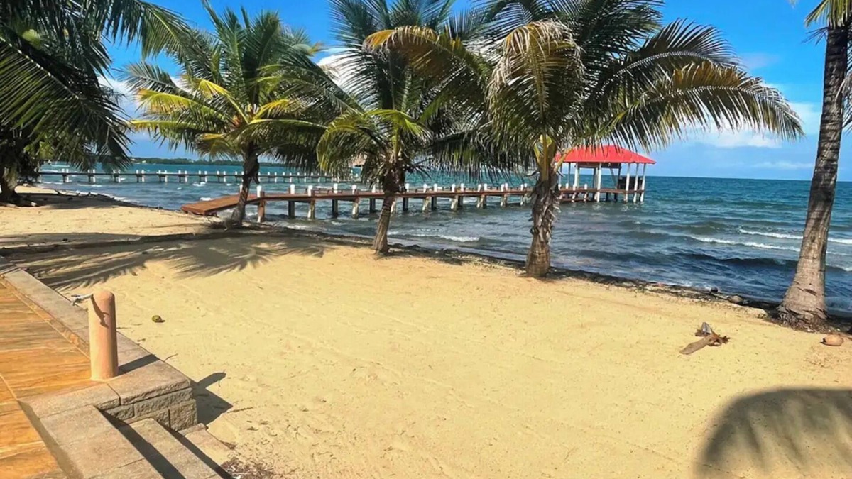Sittee River House | Hopkins Beach Retreat - Pool House, RIGHT ON THE BEACH!
