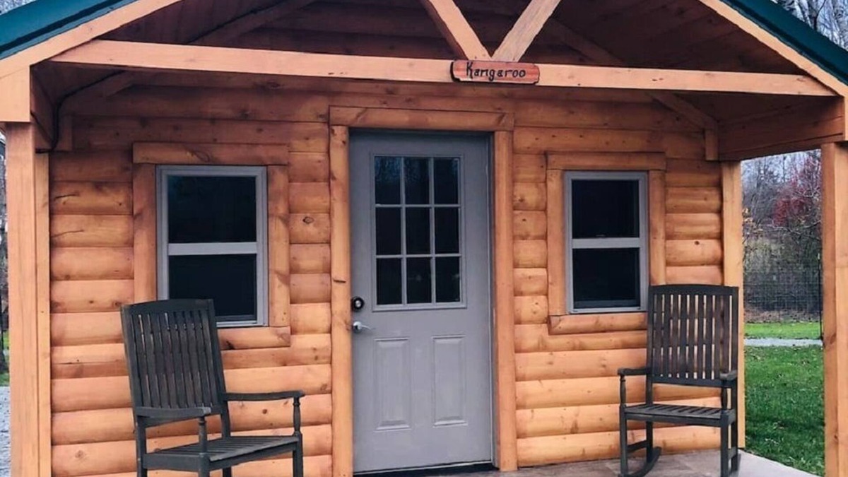 Huron Cabin | Hopping Kangaroo Cabin only .5 miles from the Safari Park!