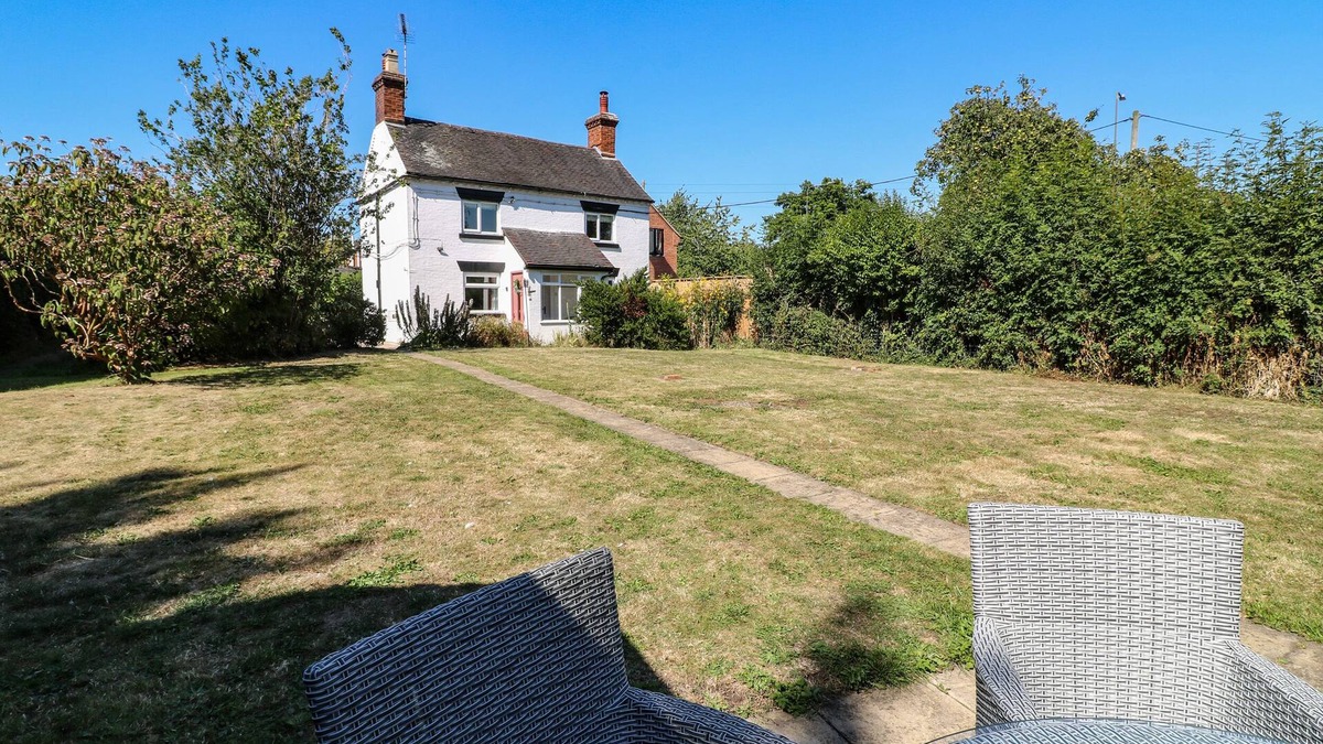 Doveridge Cottage | HOPS COTTAGE, family friendly, character holiday cottage in Doveridge