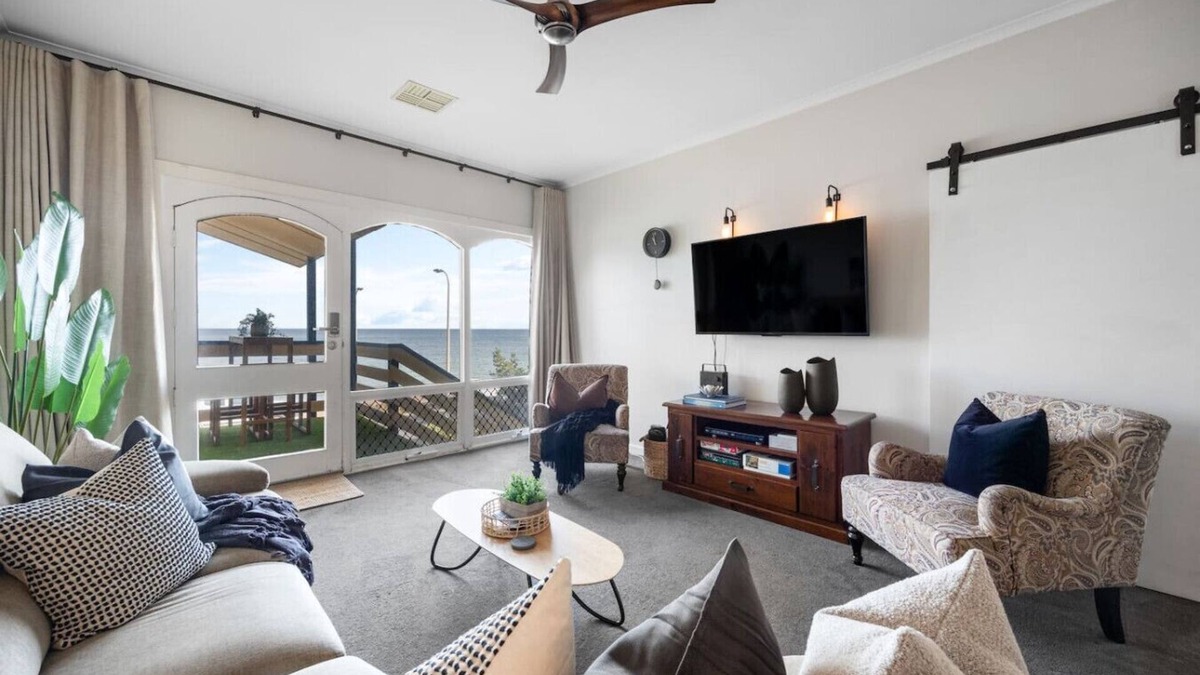 Glenelg North Apartment | Horizon 235—Seaview Hideaway on the Esplanade