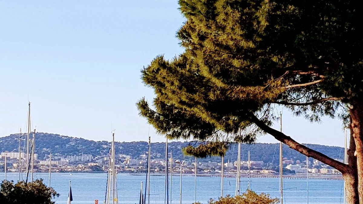 Bouzigues Apartment | Horizon Bleu. View of the Thau Basin and Sète